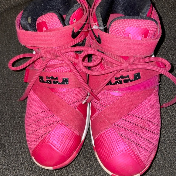 breast cancer lebron soldier 9